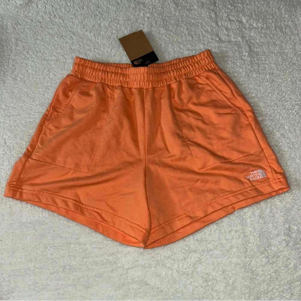 The North Face Women's Simple Logo Fleece Shorts Orange Medium NWT - Picture 1 of 4